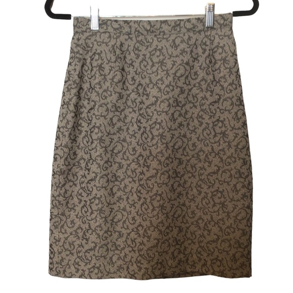 Halston Long Full button Jacket and Skirt Suit Women's Size 6 - Picture 10 of 14